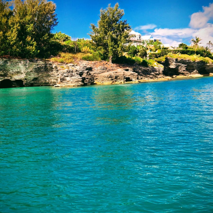 Turquoise water in a Bermuda cove
