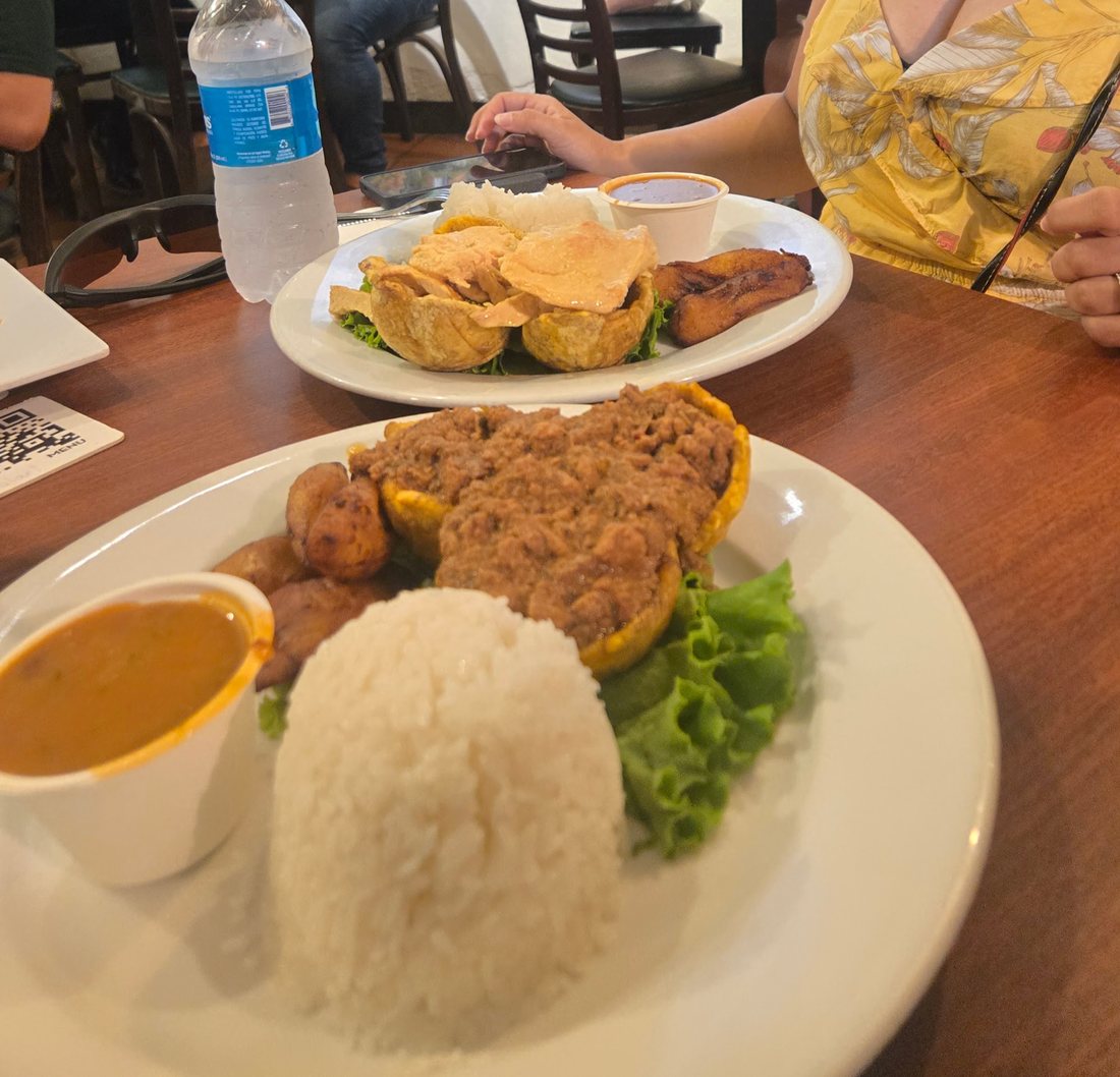 Puerto Rican lunch plates